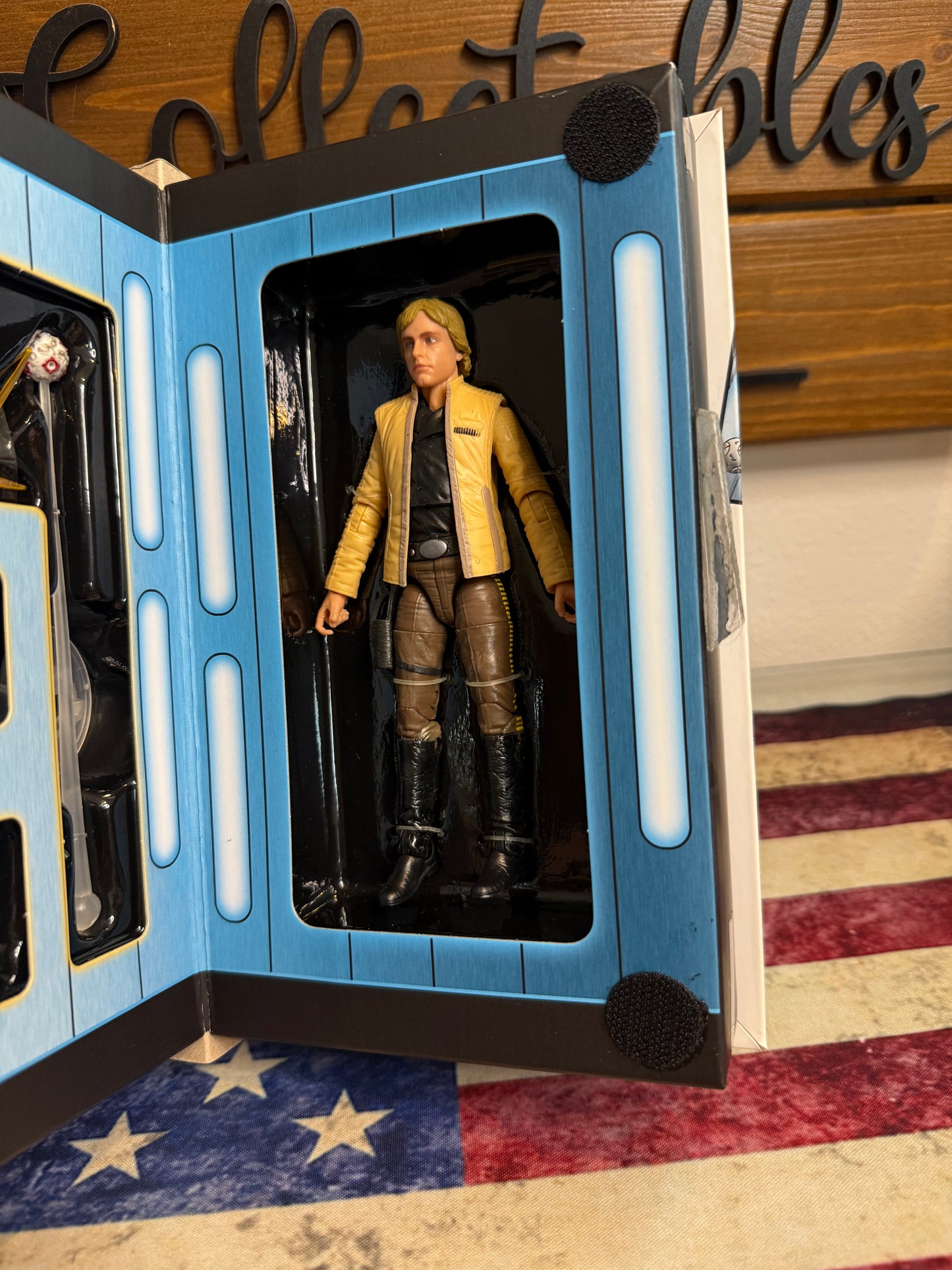 Star Wars The Black Series Luke Skywalker (Skywalker Strikes) 6-inch Action Figure