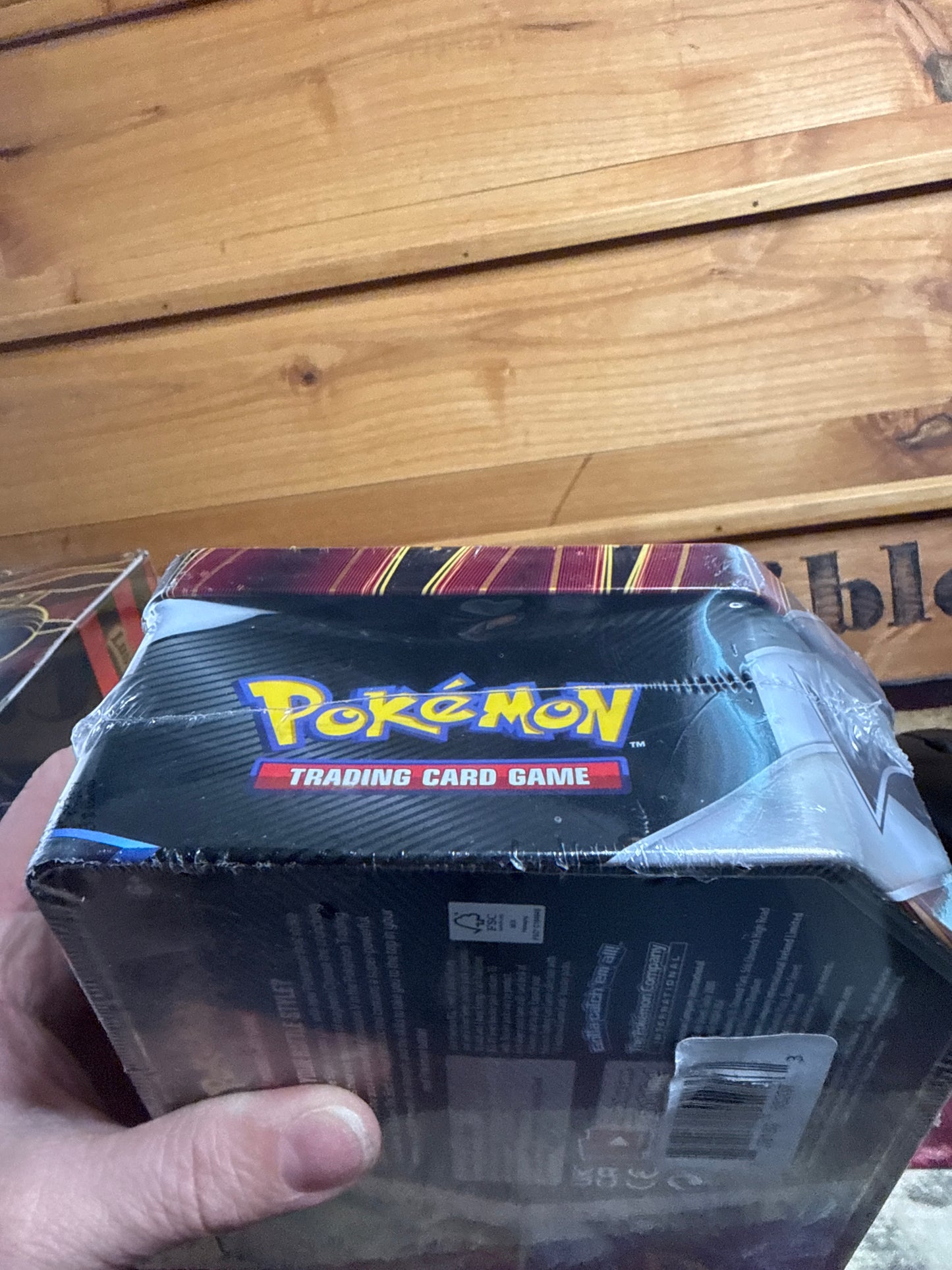 POKEMON D7 V STRIKERS TIN