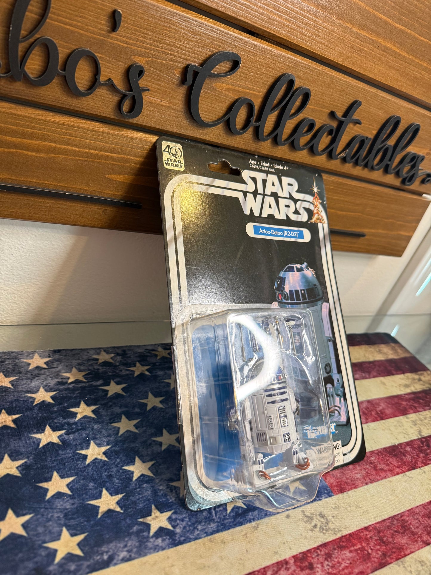 Star Wars The Black Series 40th Anniversary Artoo-Detoo (R2-D2) 6-inch Action Figure