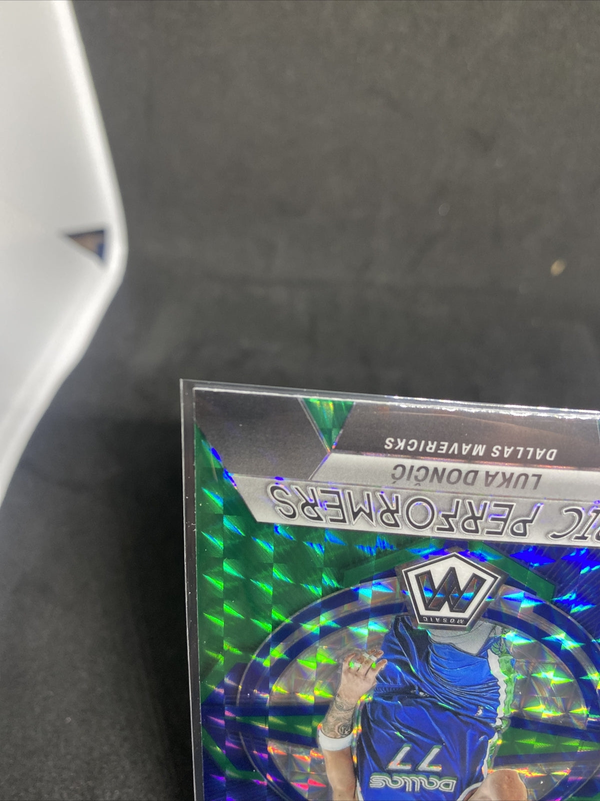 2022-23 Panini Mosaic Luka Doncic Epic Performers Green Mosaic Prizm #7 Mavs