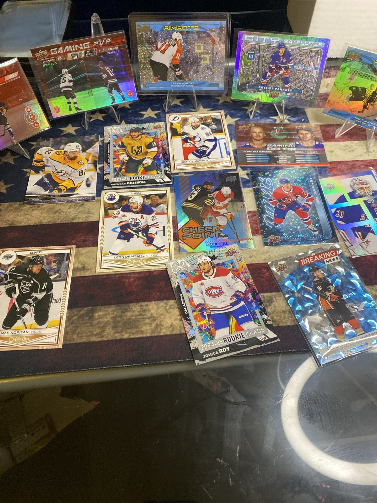 16 NHL Card Lot 2024-25 Upper Deck Series 1 Speckle, Dazzlers, Canadiens, Rookie