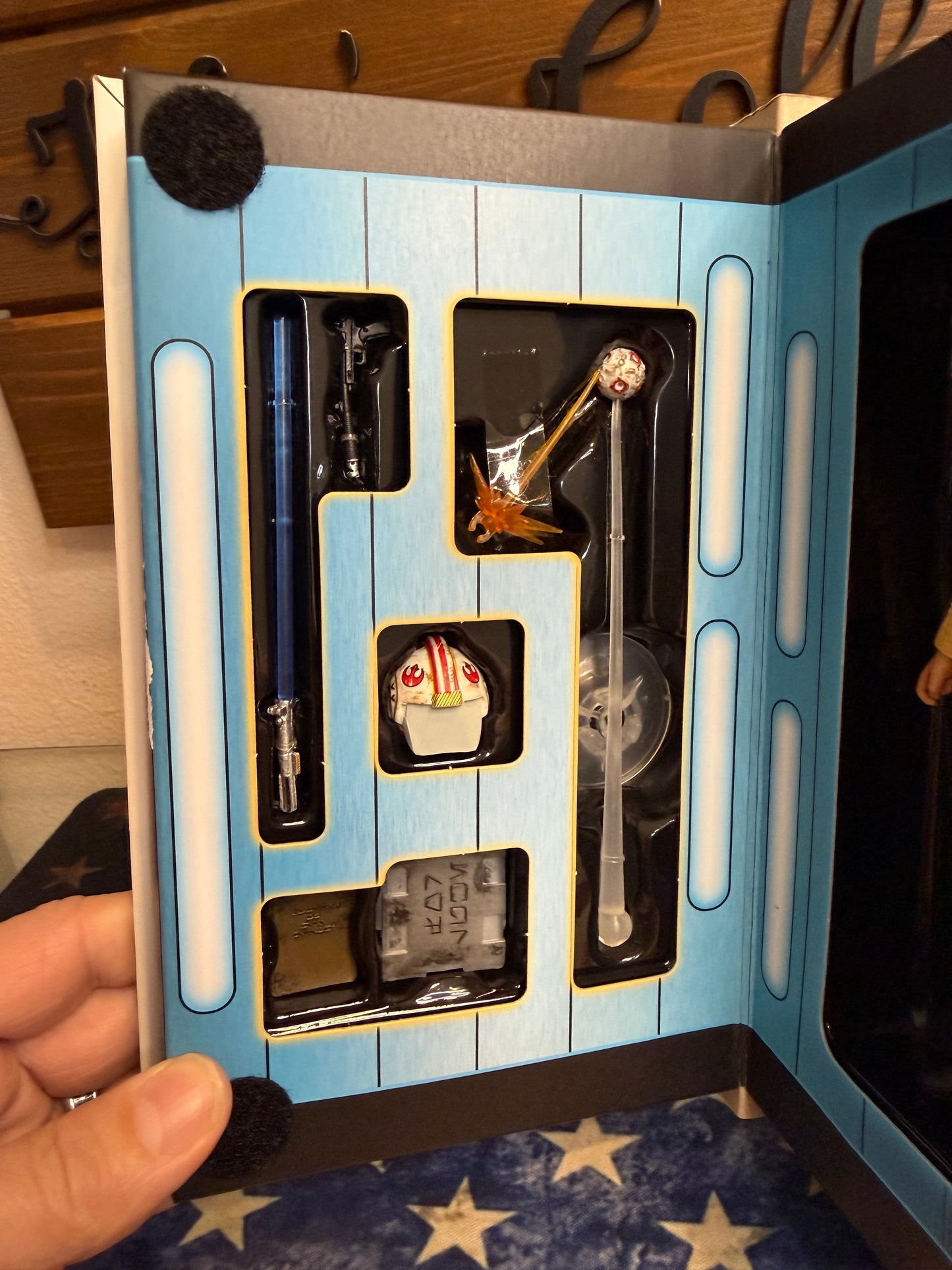 Star Wars The Black Series Luke Skywalker (Skywalker Strikes) 6-inch Action Figure