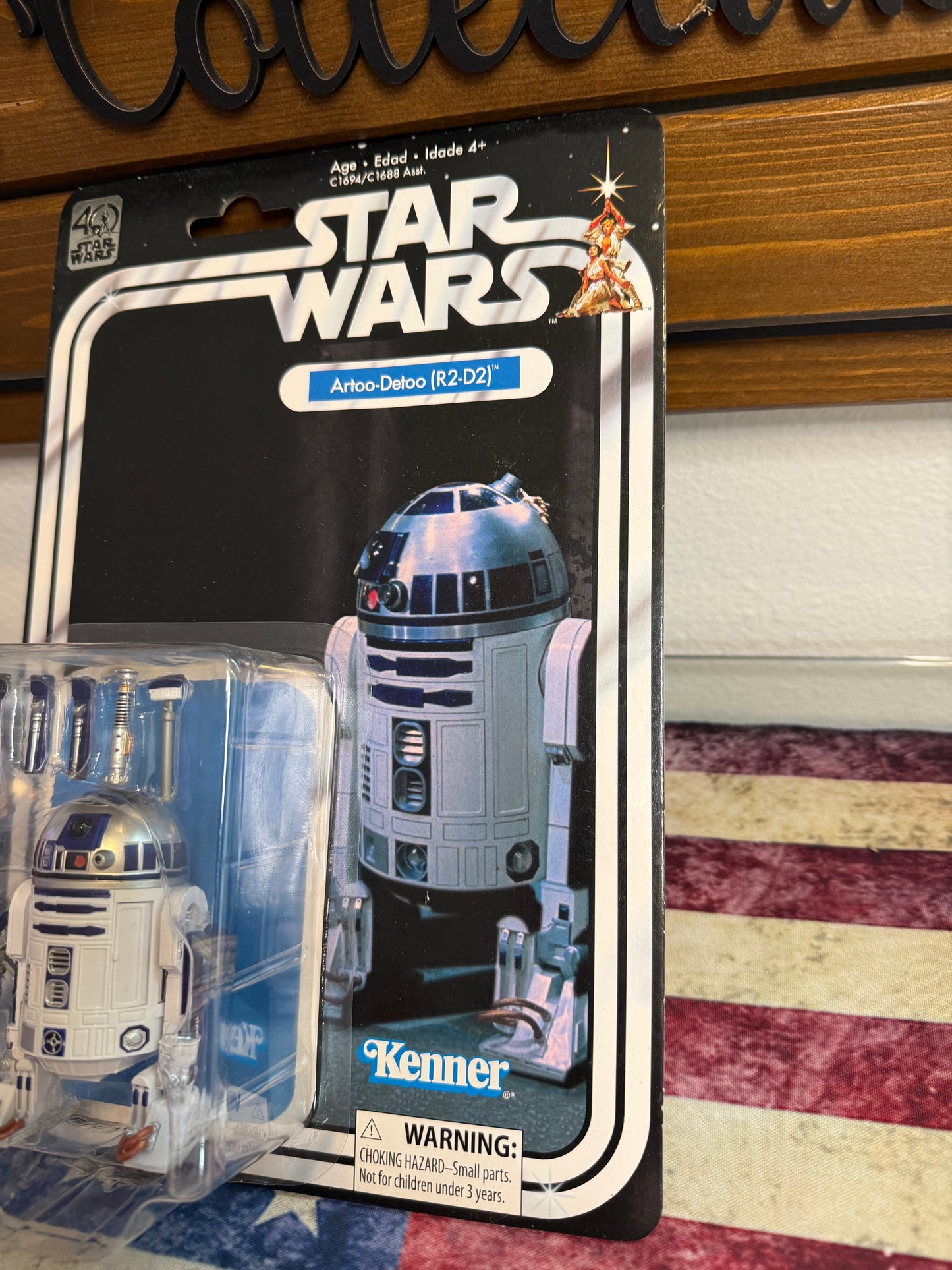 Star Wars The Black Series 40th Anniversary Artoo-Detoo (R2-D2) 6-inch Action Figure